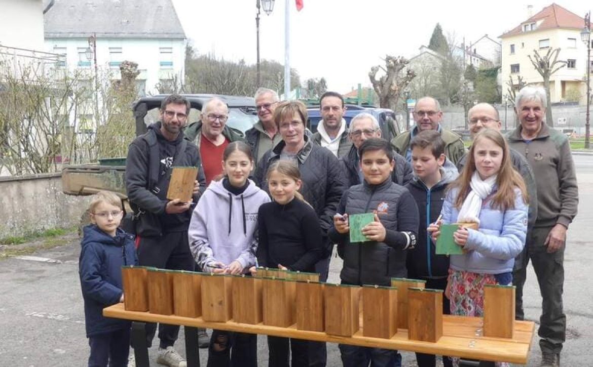 Pose de nichoirs à mésanges