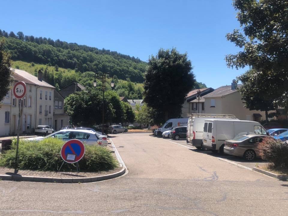 Parking - Place des fêtes.