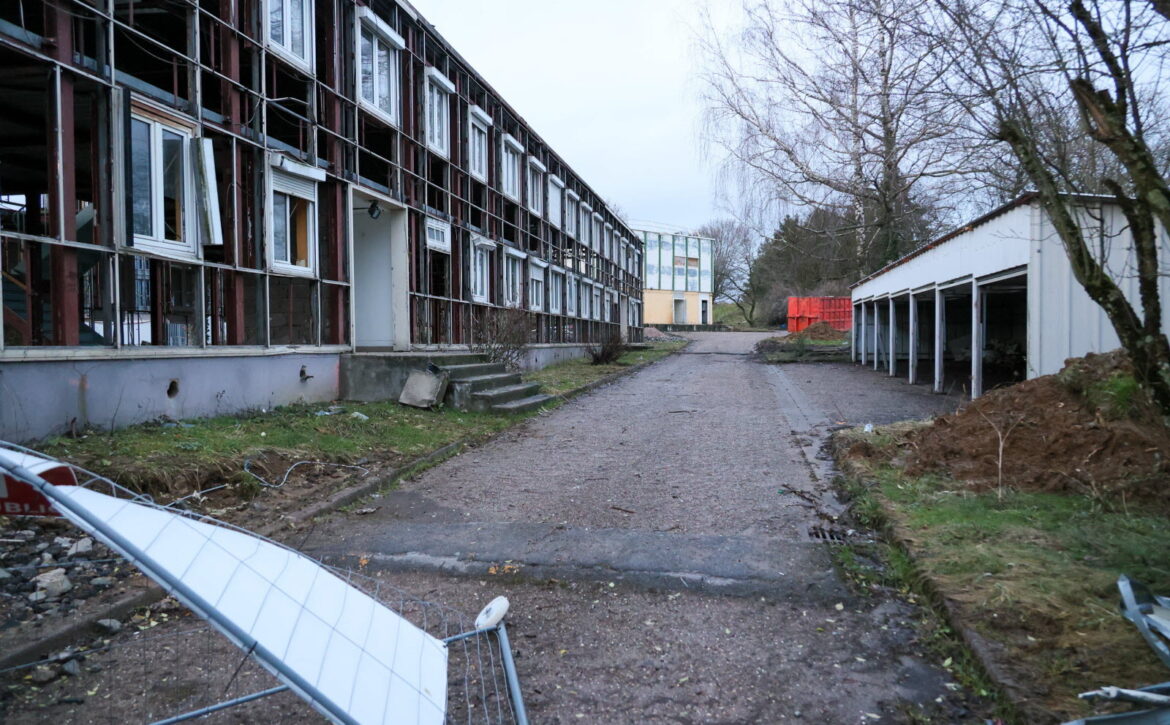 la-partie-administration-et-la-demi-pension-de-l-ancien-college-de-fontoy-sont-visees-par-les-travaux-de-demolition-entames-a-l-automne-photo-armand-flohr-1704614319